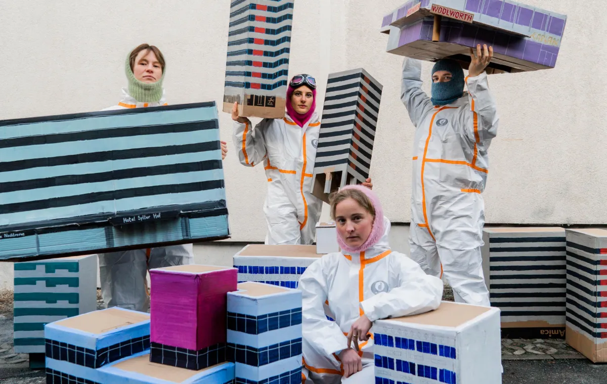 Lena Löhnert, Florine Schüschke, Jeanne Astrup-Chauvaux und Sebastian Diaz de León (v.l.n.r.) (© urban fragment observatory. )