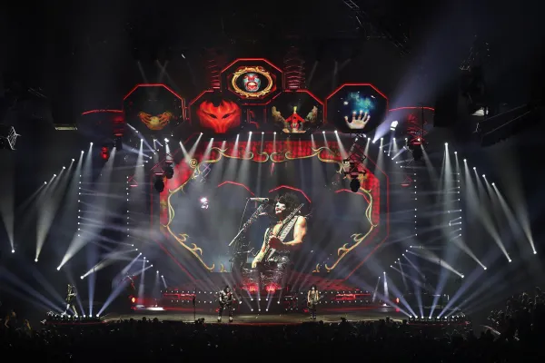 Bild: ELATION Dartz 360 für „End of the Road“-Welttournee von KISS?