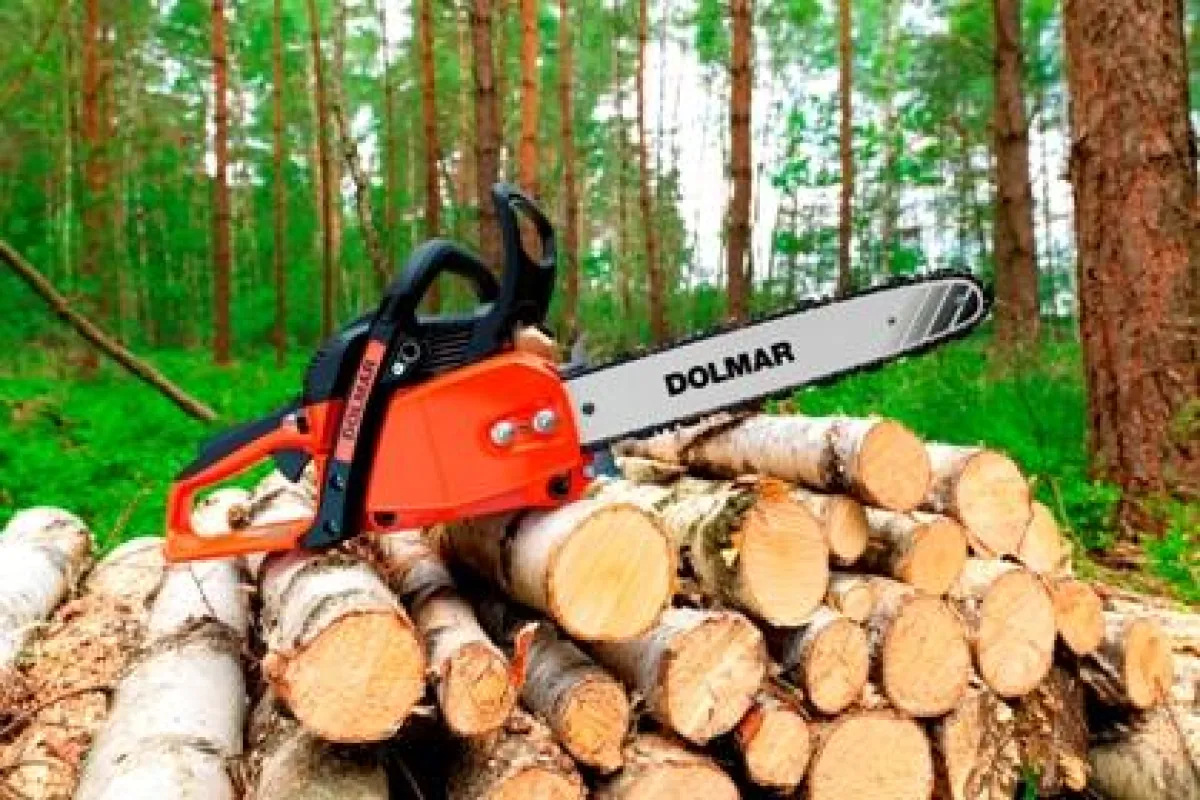 Die Dolmar PS 32-C punktet mit einer professionellen Ausstattung.