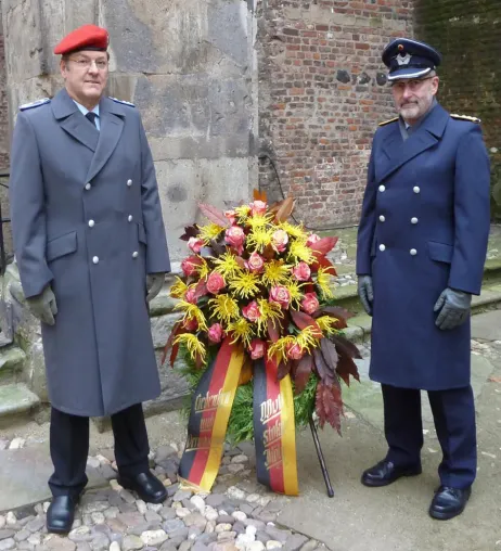 GEDENKEN UND VERANTWORTUNG - Gedenkfeier in der Kirchenruine Alt St. Alban Bild: GEDENKEN UND VERANTWORTUNG - Gedenkfeier in der Kirchenruine Alt St. Alban
