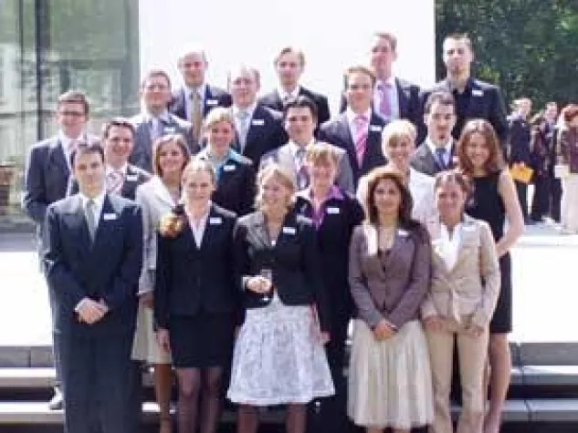 Bild: Rund 99 Prozent der EUFH-Absolventen sind schon im Job