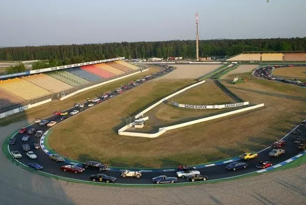 Bild: Weltrekordversuch auf dem Hockenheimring