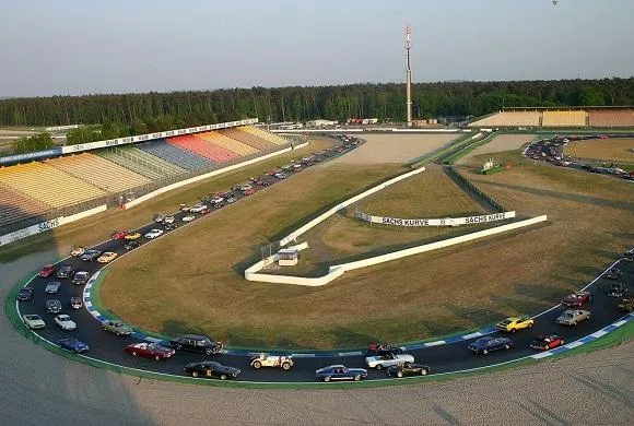 Bild: Weltrekordversuch auf dem Hockenheimring