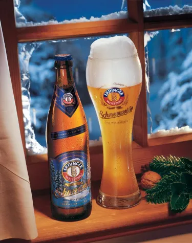 Bild: Weißbiergenuss im Winter: Die ERDINGER Schneeweiße