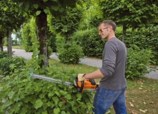 Bild: Alles im grünen Bereich – zeitgemäßer Spaß an der Gartenarbeit mit der neuen STIHL Akku-Technologie