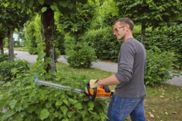 Bild: Alles im grünen Bereich – zeitgemäßer Spaß an der Gartenarbeit mit der neuen STIHL Akku-Technologie