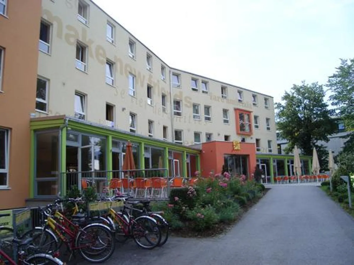 Saniert, ausgebaut und vollständig modernisiert wurde das JUFA Salzburg - zur Feier gibt es ein buntes Unterhaltungsprogramm.