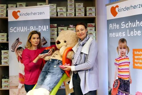 Bild: Wenn Schuhe Herzen heilen - Große Sammelaktion für herzkranke Kinder