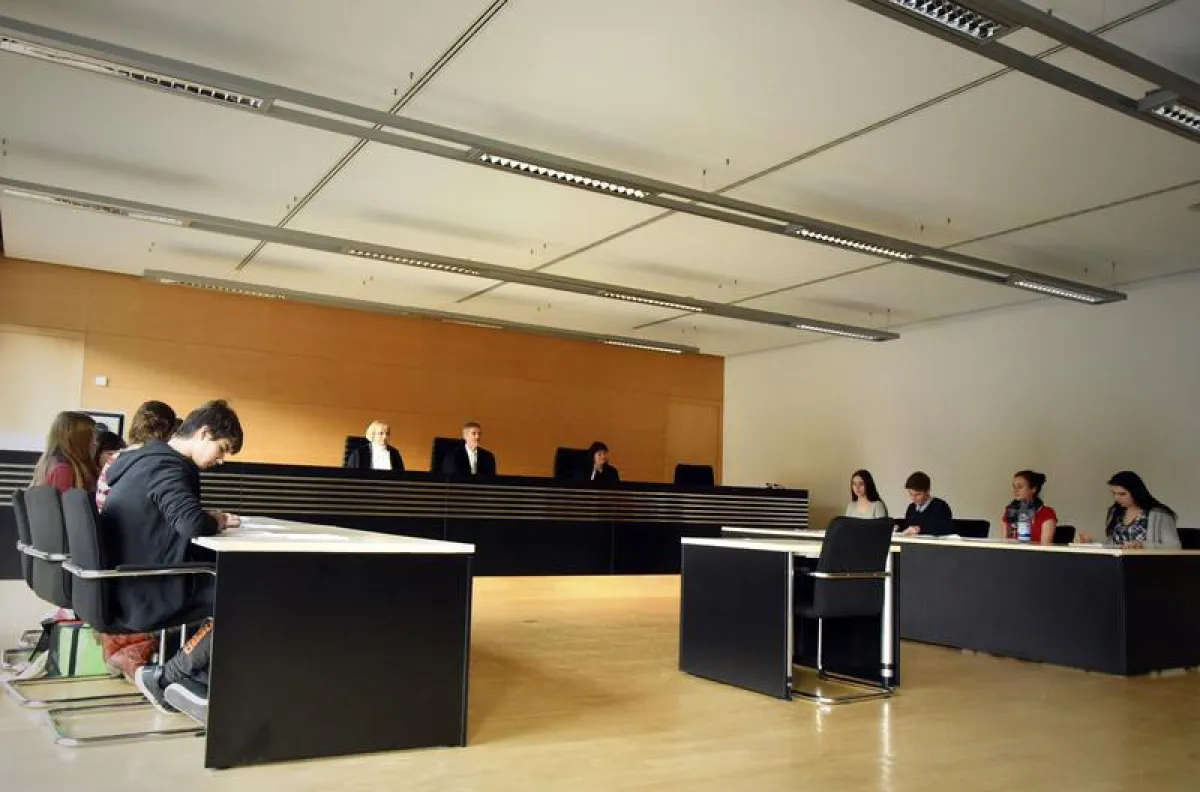 Wie bei der Premiere können auch beim neuen Jenaer „Schüler Moot Court“ interessierte Schülerinnen und Schüler vor echten Richtern sitzen und ihren juristischen Sachverstand beweisen. ((Foto: Anne Gün