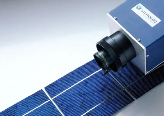 Bild: VINSPECsolar: Neues Farbzeilenkamerasystem von VITRONIC optimiert die Zellinspektion