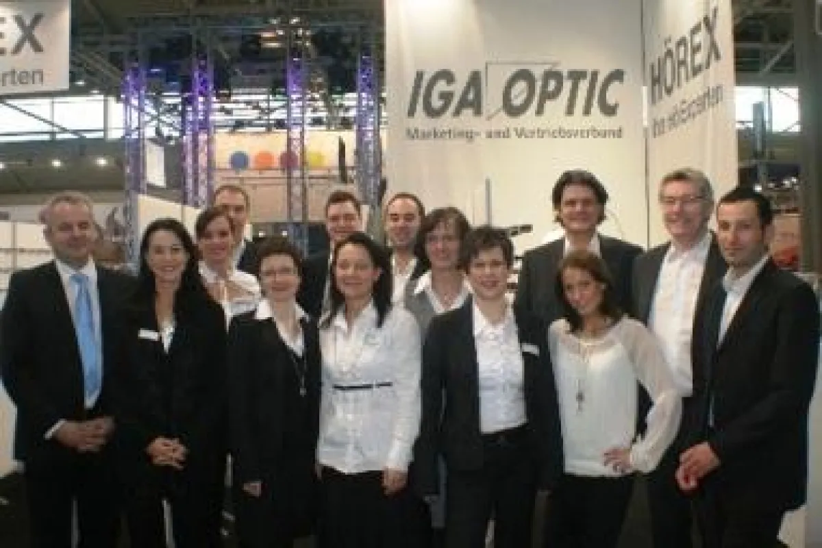 Das gemeinsame Messeteam von HÖREX und IGA OPTIC bei der opti' 12 (Foto: IGA OPTIC/HÖREX)