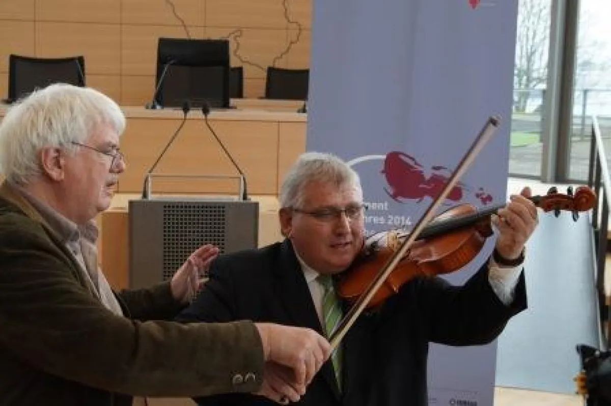 Erste Bratschenstunde des Landtagspräsidenten Schlie
