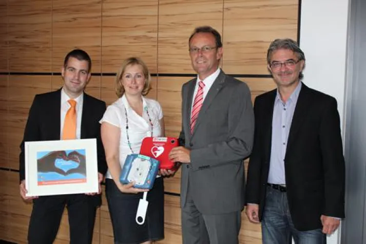 Mit dem Defibrillator Leben retten Bild: Mit dem Defibrillator Leben retten