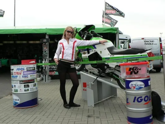 Bild: Gelungene Präsentation von Projekt 2009 für krebskranke Kinder bei der IDM in Oschersleben