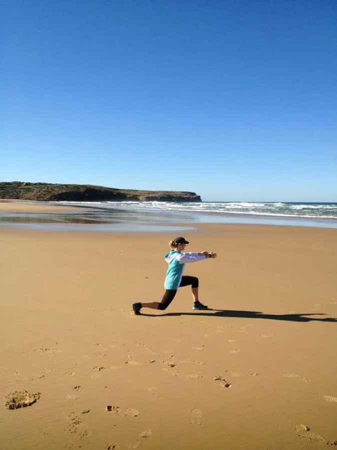 Fitnesstraining am wunderschönene Küstenabschnitt der Algarve