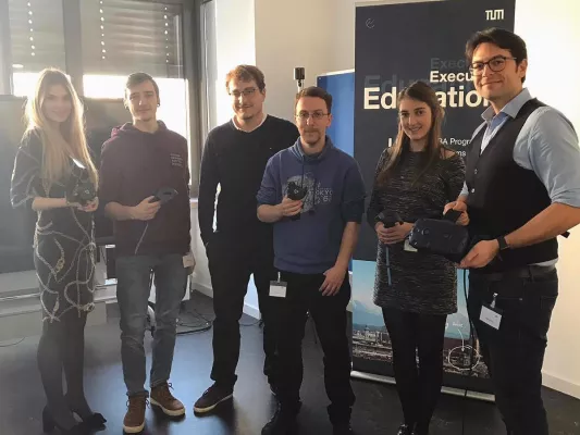 Bild: Virtual Reality Soft Skills Training im Einsatz bei Technischer Universität München