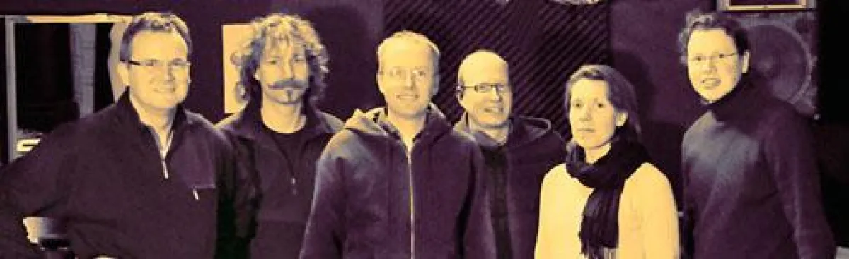 Klaus Peters (g), Lothar Drechsel (b), Christian Voelz (dr), Friedrich Stahl (keys, g, backvocals), Verena Hauser (sax, vocals) und Michael Hauser (voc).