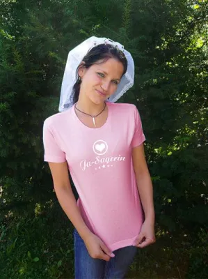 Bild: Hochzeits-T-Shirts entwickeln sich zum Erfolgsprodukt