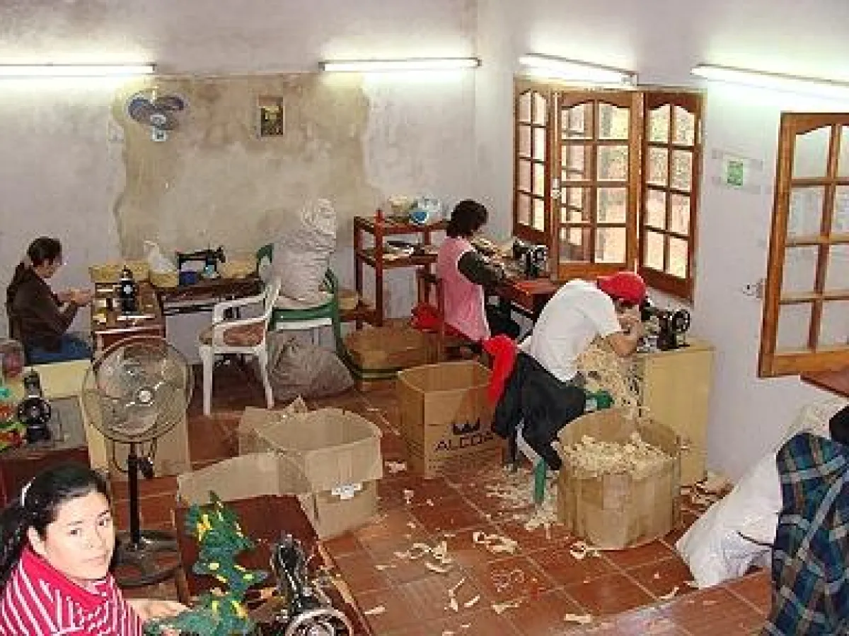 Ein kurzer Blick in eine der Fertigungsräume der Bio-Loofah, in Paraguay.