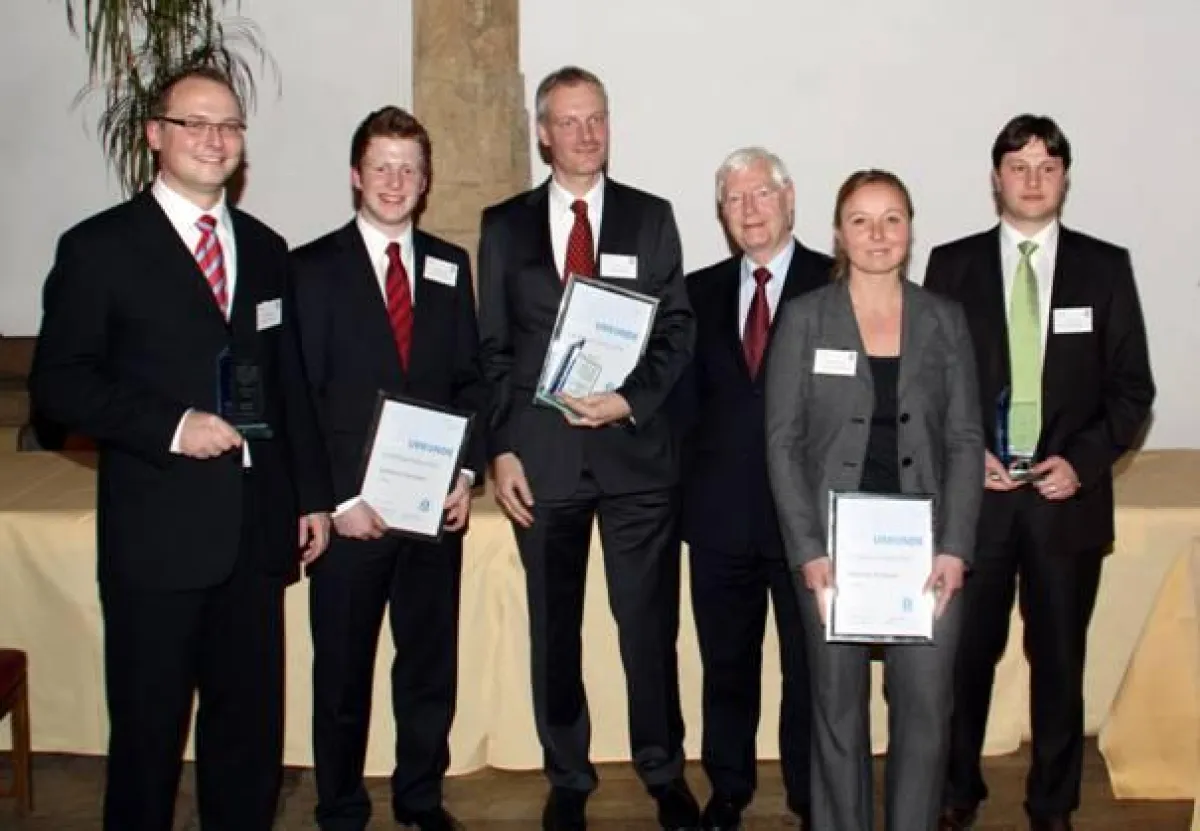 Die Top 3 des ibi Website Rating 2010: Tobias Ehret, Georgia Grosse, Deutsche Postbank; Prof. Dr. Bartmann, ibi research; Thomas Lob, Dresdner Bank/Commerzbank; Andreas Pausch, Tobias Weber, Sparkasse