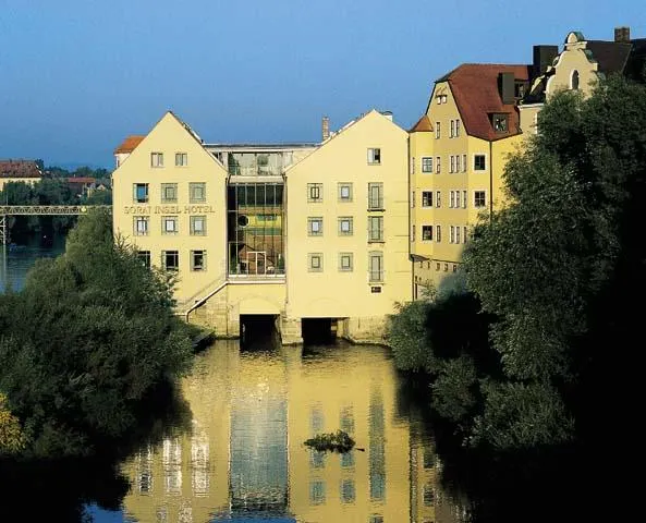 Bild: Valentinstag im Sorat Hotel Regensburg - Kabarettistische Gedanken von Klaus-Karl Kraus und Valentinstagmenü