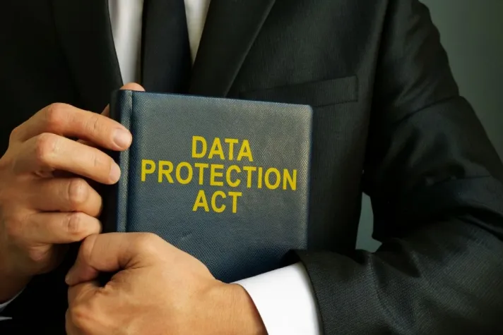 Esther Omlin über das Schweizer Datenschutzgesetz - Totalrevision ist verabschiedet Bild: Esther Omlin über das Schweizer Datenschutzgesetz - Totalrevision ist verabschiedet