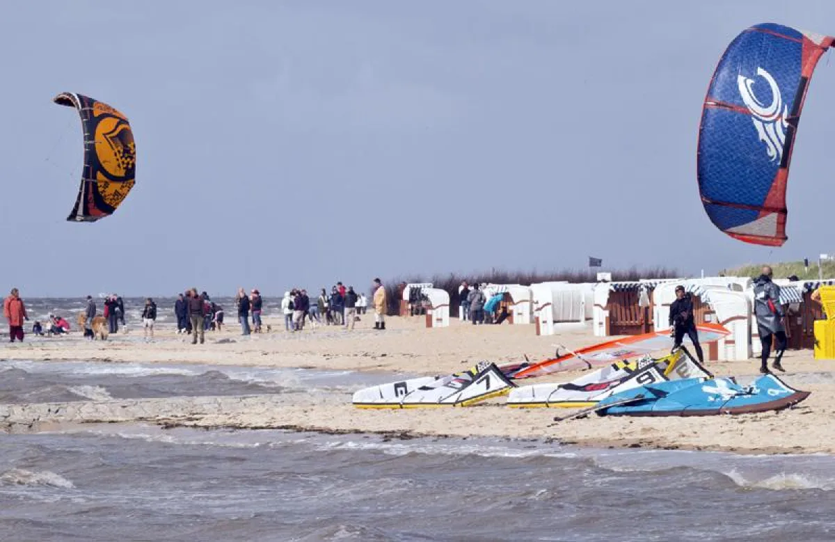 Treffpunkt für Kitesurfer: der Sahlenburger Strand in Cuxhaven (Foto: Nordseeheilbad Cuxhaven)