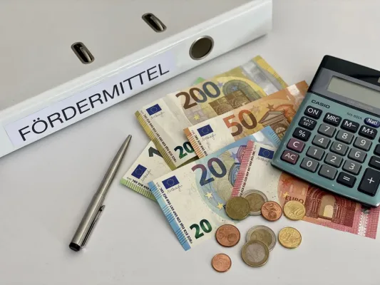 Förderfähige Ladenbeleuchtung Made in Germany - der LED 3-Phasen-Strahler Chamäleon Bild: Förderfähige Ladenbeleuchtung Made in Germany - der LED 3-Phasen-Strahler Chamäleon