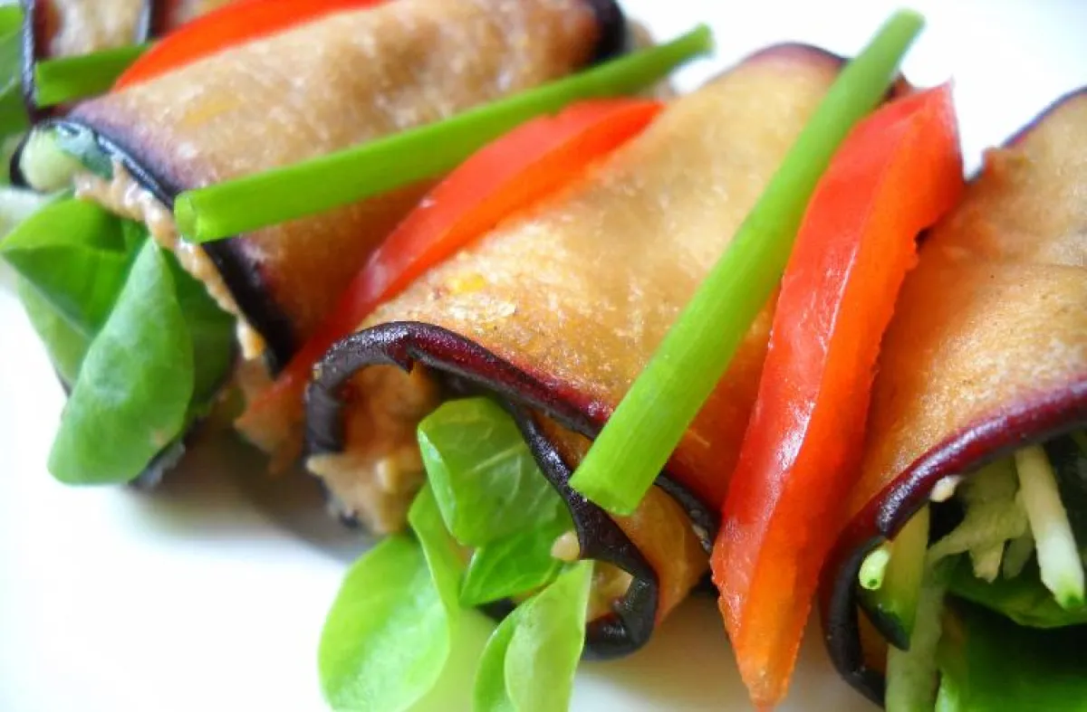 RohKostWerk - gefüllte Auberginenröllchen