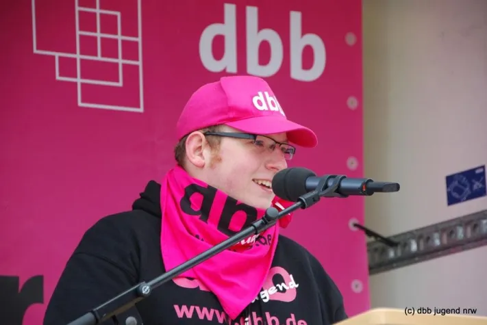 Bild: Demo in Köln: Azubis und junge Beschäftigte kämpfen für ihre Zukunft