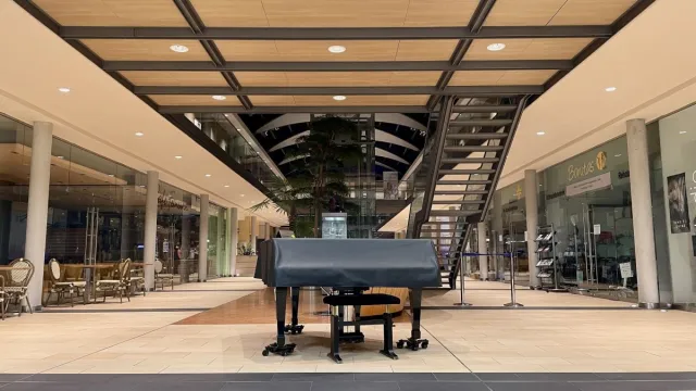 Bild: Hell, warm und einladend: LEDs unterstützen Wohlfühl-Ambiente, Wirtschaftlichkeit und Nachhaltiglkeit