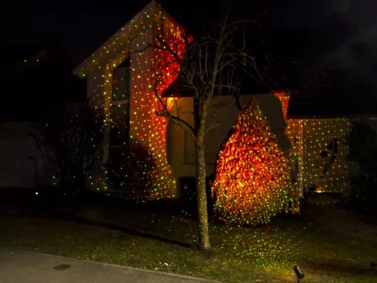 Bild: Garden Star LED – LED und Laser kombiniert in einem Gerät zur effektvollen Außenbeleuchtung