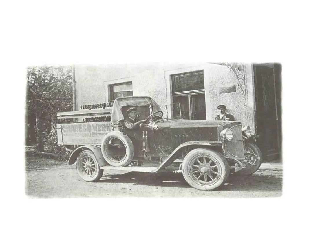 Der erste Lastwagen der Firma Wagner - damit dem wurden das legendäre ?Chabeso? und die Wagner-Siphonflaschen mit Sodawasser ausgeliefert.