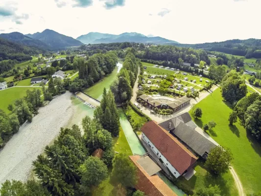 Bild: Camping im Almtal: Naturerlebnis und Erholung im Herzen des Salzkammerguts