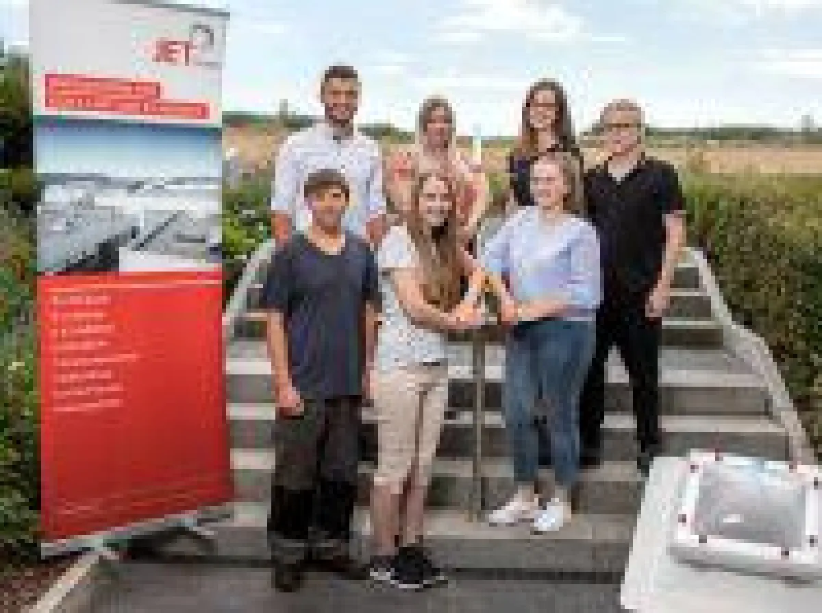 Am 1. August starteten bundesweit zehn neue Auszubildende bei der JET-Gruppe, davon sieben in Hüllhorst.