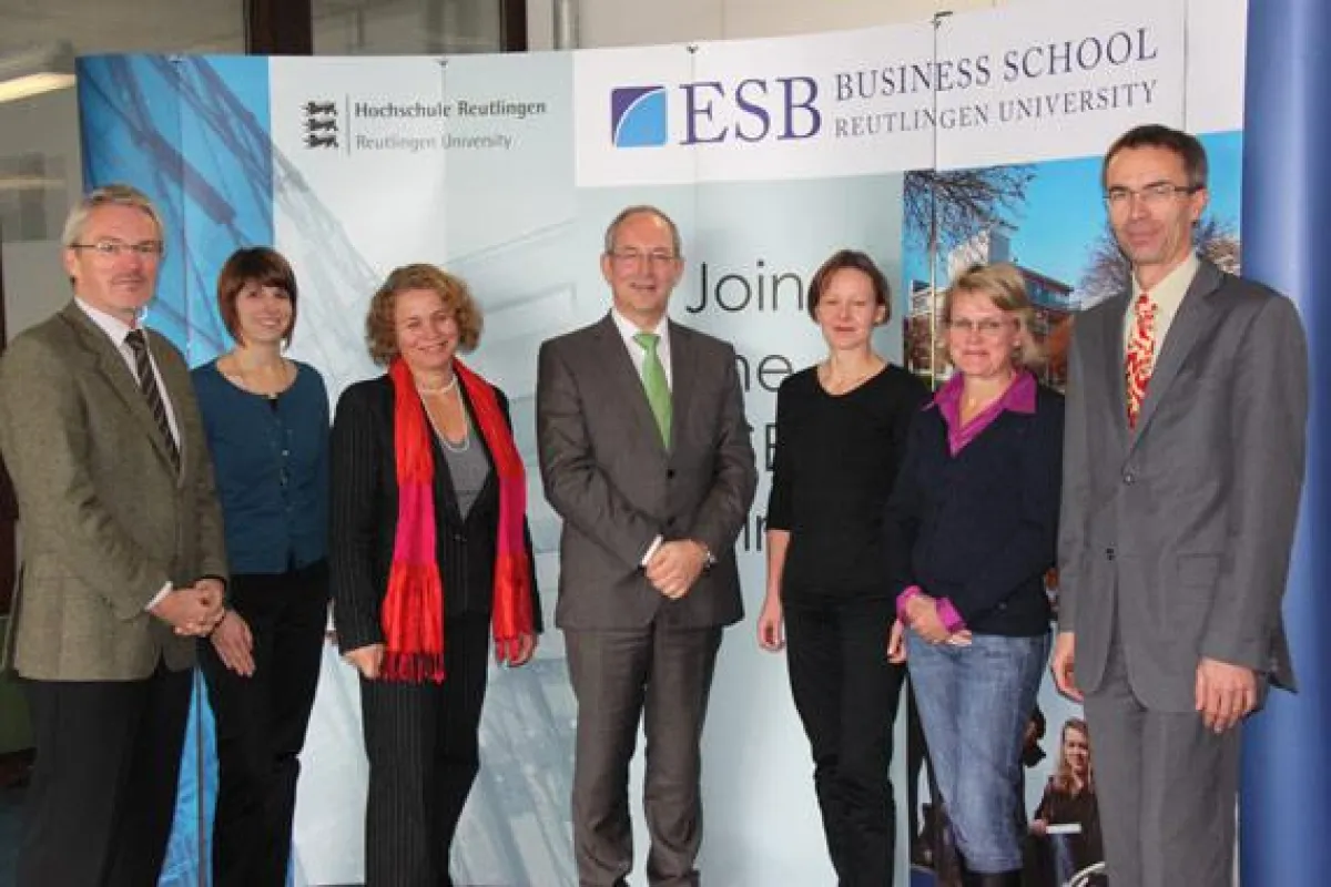 Das Qualitäts- und Akkreditierungsteam freut sich besonders über die Systemakkreditierung der FIBAA