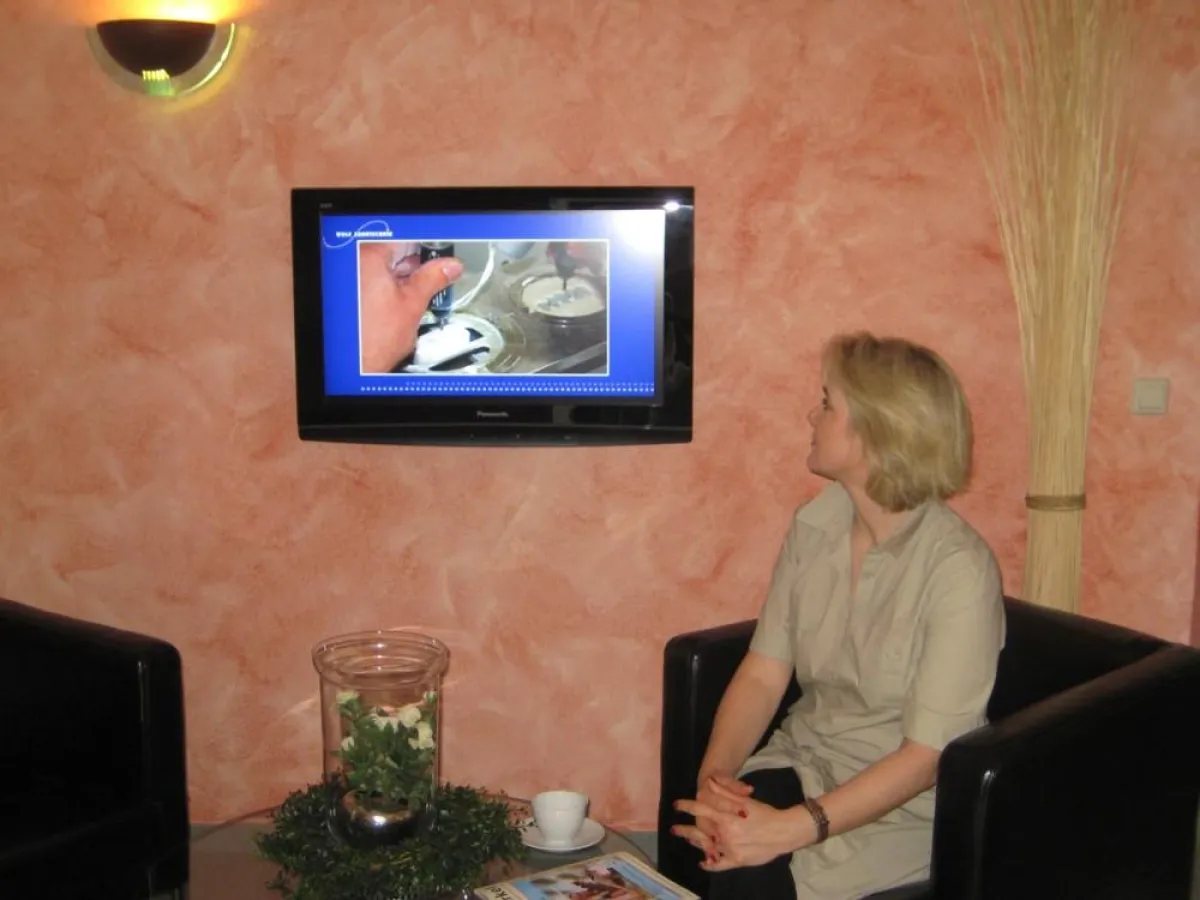 Patientenfernsehen bei Wolf Zahntechnik Freiburg