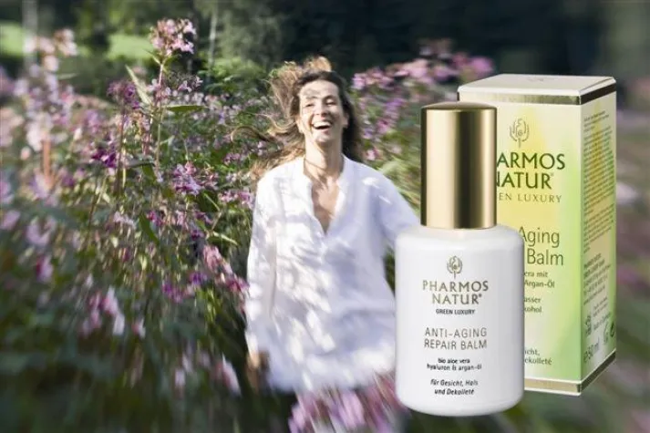 Bild: Freie „Entfaltung“ für schöne Haut. Anti-Aging Repair-Balm. Produktneuheit von Pharmos Natur – Green Luxury.