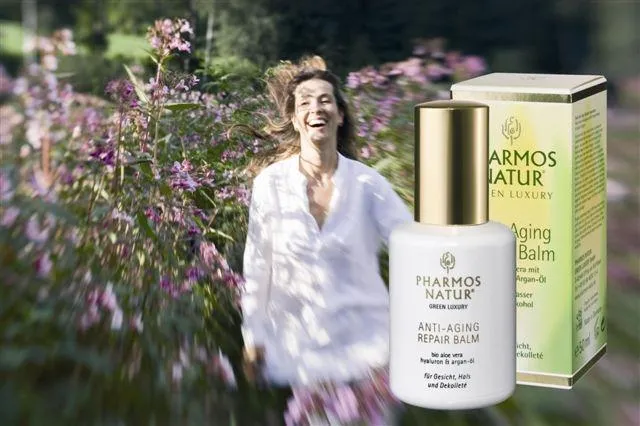 Bild: Freie „Entfaltung“ für schöne Haut. Anti-Aging Repair-Balm. Produktneuheit von Pharmos Natur – Green Luxury.