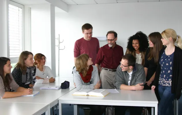 Bild: Live-Chat am 4. Juni: Online-Ausbildung zum staatlich geprüften Übersetzer