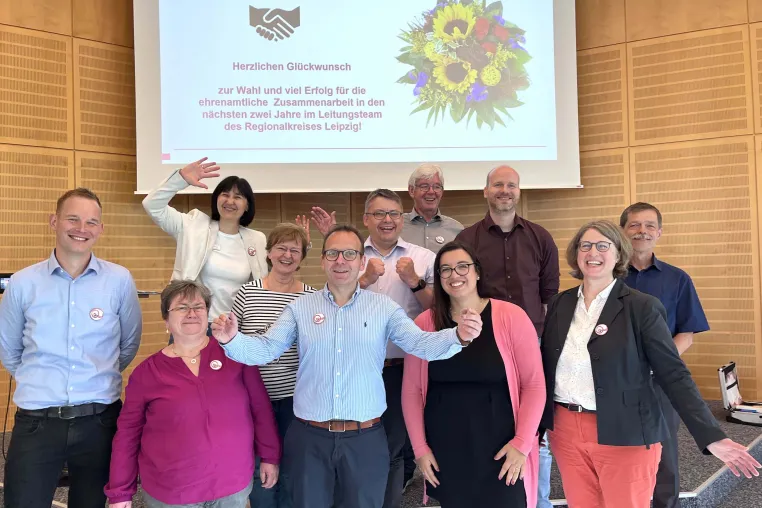 Q-Slam Leipzig zeigt: Qualitätsmanagement kann begeistern – Anmeldungen für den 3. Q-Slam 2027 möglich Bild: Q-Slam Leipzig zeigt: Qualitätsmanagement kann begeistern – Anmeldungen für den 3. Q-Slam 2027 möglich