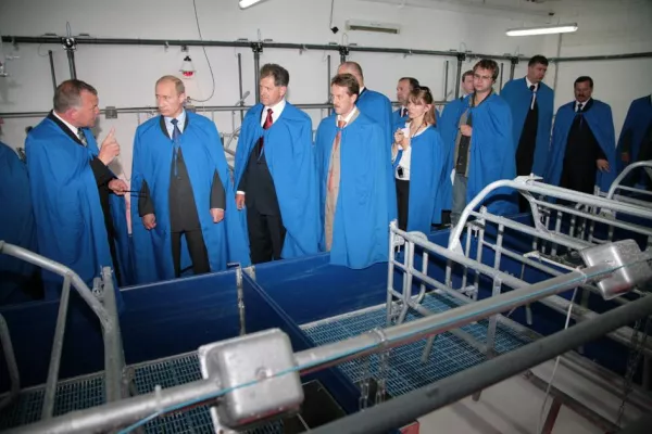 Russische Fütterungsanlage von WEDA in Betrieb Erweiterungsinvestition bereits geplant Bild: Russische Fütterungsanlage von WEDA in Betrieb Erweiterungsinvestition bereits geplant