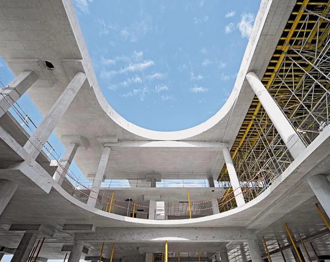 Die moderne Architektur erfordert ein projektspezifisch angepasstes Schalungs- und Gerüstkonzept.