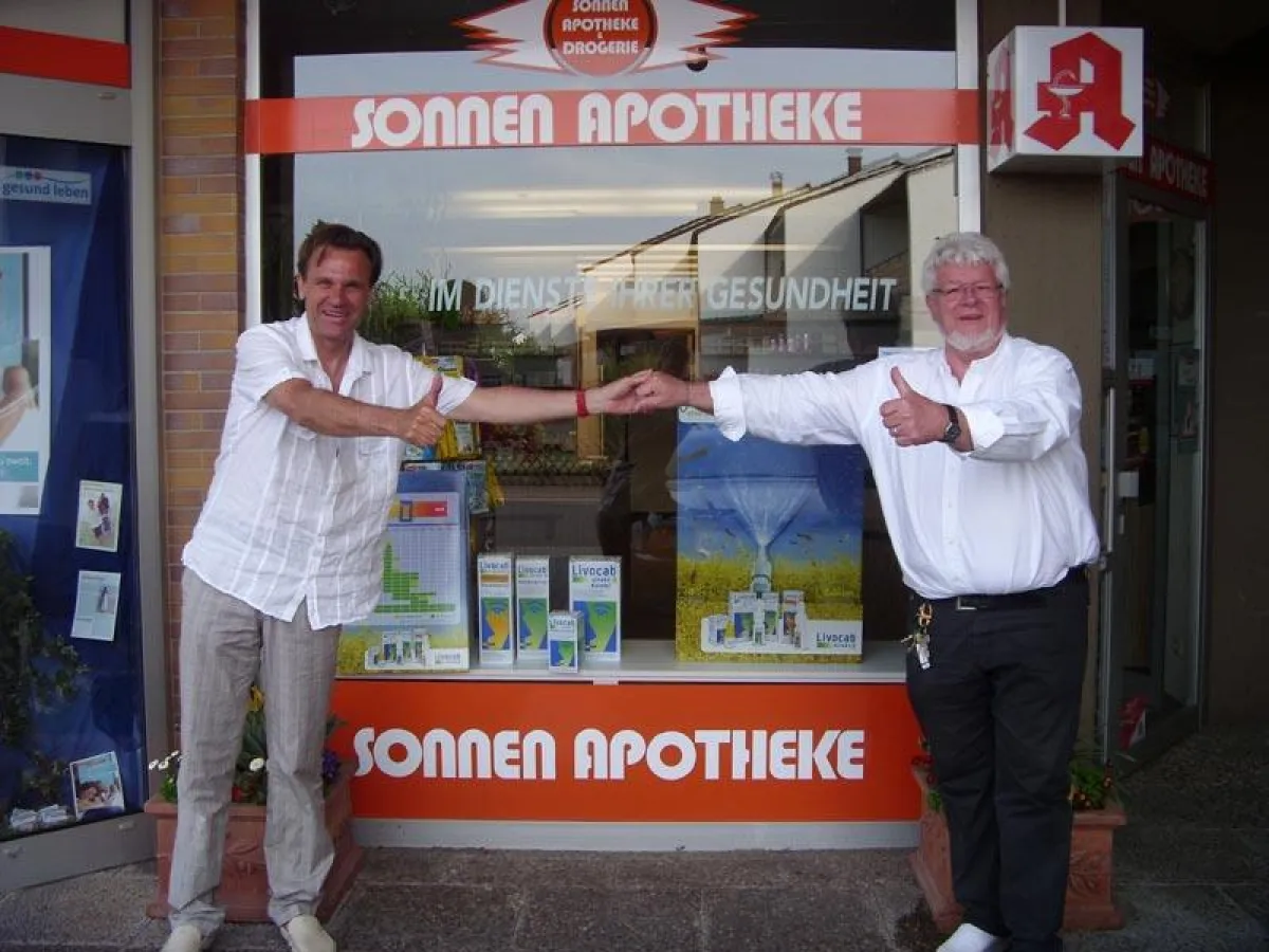 Physiotherapeut Helmut Gruhn und Apotheker Wolfgang Ochmann sind beide seit 37 Jahren in Hainstadt aktiv im Dienste der Gesundheit ihrer Patienten und Kunden tätig.