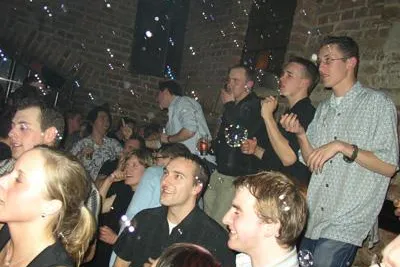 Bild: Das Semester startet: Rheinische lädt Studierende und Ehemalige zur Semesteranfangsparty ein
