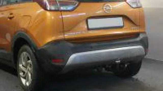 Bild: Starre und abnehmbare Anhängerkupplung für den Opel Crossland X bei www.ahk-preisbrecher.de mit Video