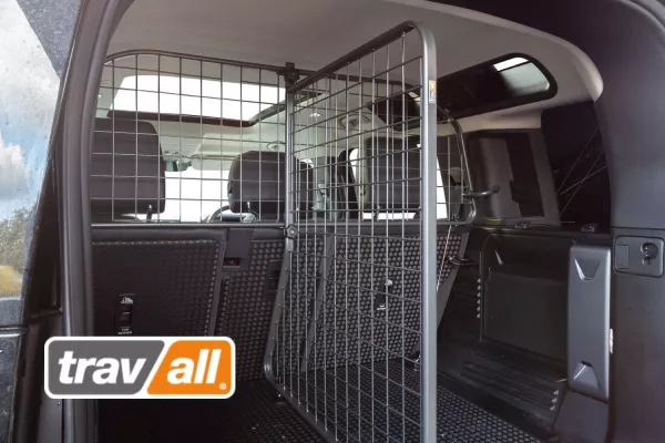 Bild: Bestens gerüstet für Abenteuer mit Hund: Der Travall® Guard für Land Rover Defender 2020 ist da.