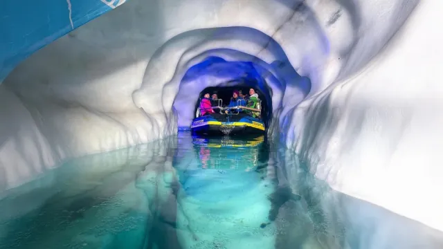 Bild: Abenteuer Firmenevent in Tirol erleben mit Natureispalast Erler GmbH