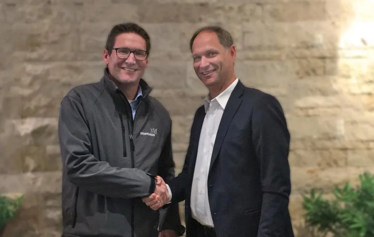 Stephan Heinrich von Digimondo, und Aurelius Wosylus von Sigfox Deutschland (v.l.)