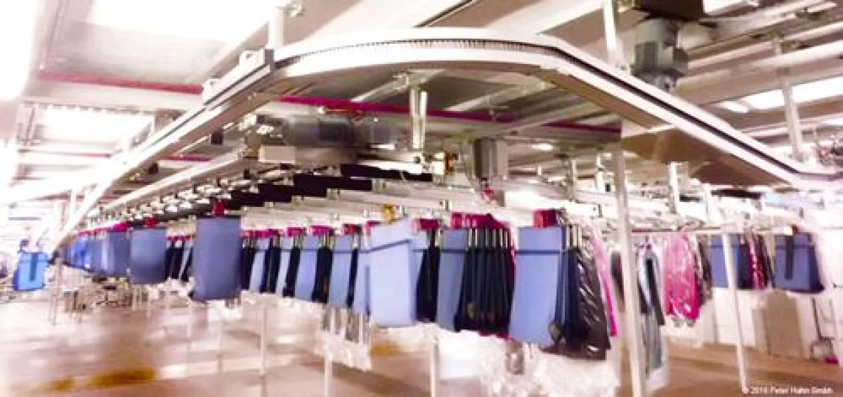 Auch die differenzierte Steuerung der Hänge- und Liegeware bewältigt inconsoWMS bei Peter Hahn.